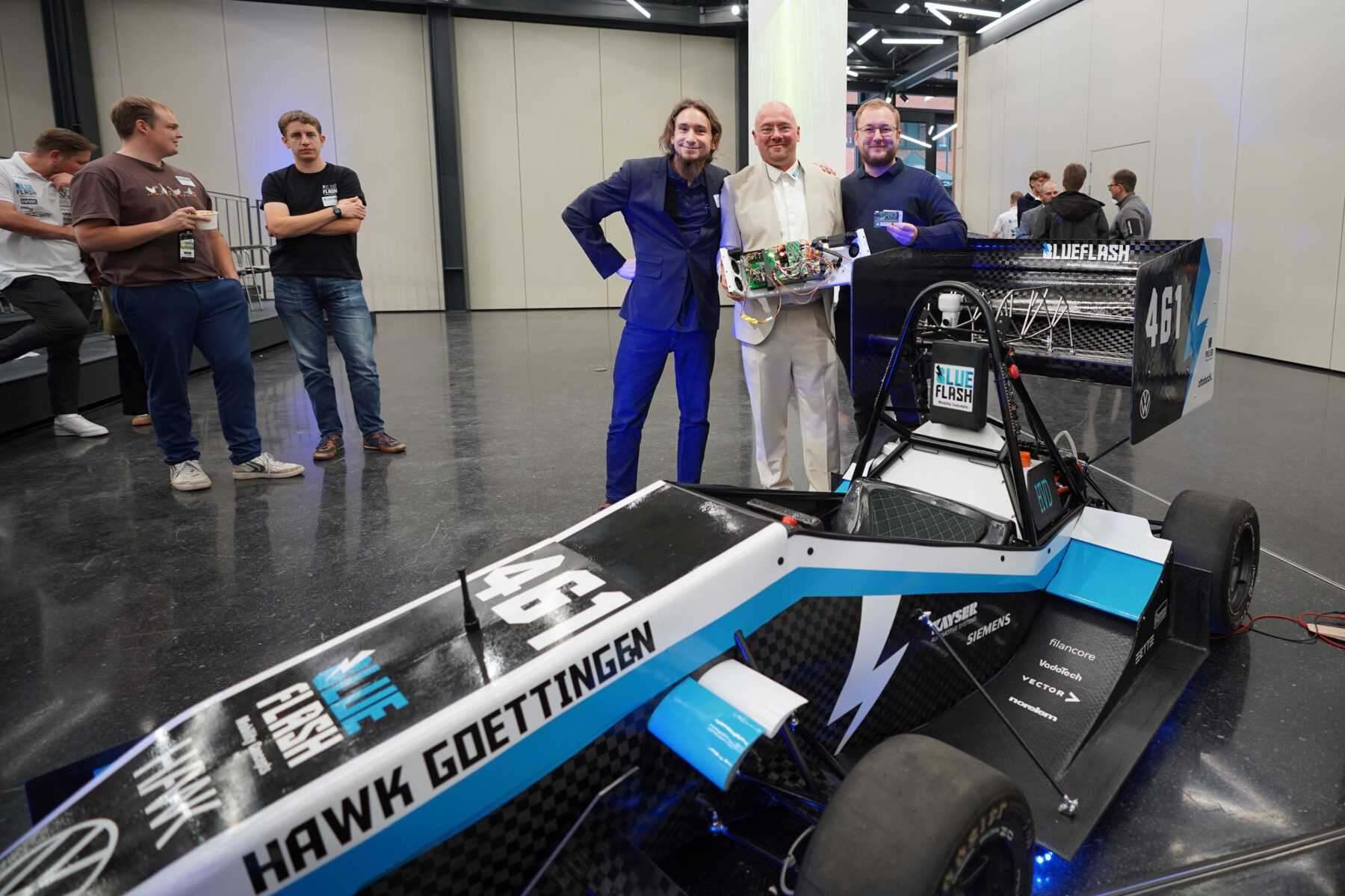 managing director Sven Feuchtmüller and Digital Identity Engineer Andrej Russkov of filancore together with Prof. Dr. Salvatore Sternkopf presenting E_HAWK's smart battery management innovation